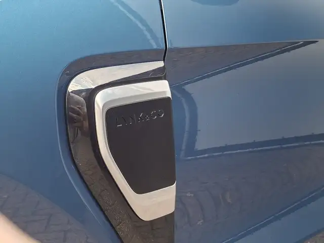 Lynk & Co 01 view 12