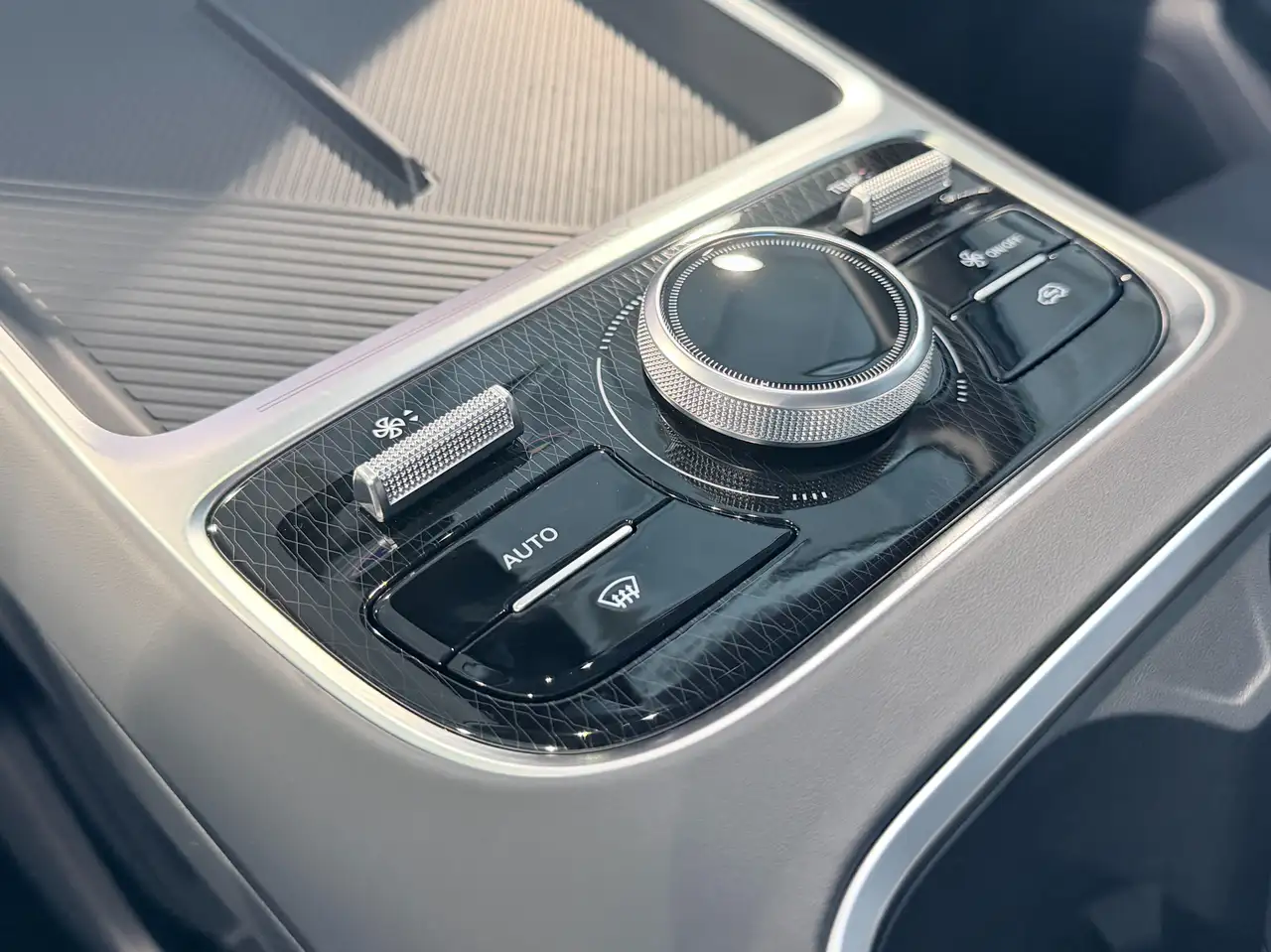 Geely Starray EM-i 1.5 EM-i PHEV Pro/ 83KM EV / ACC / Led / 360Camera, миниатюра 12