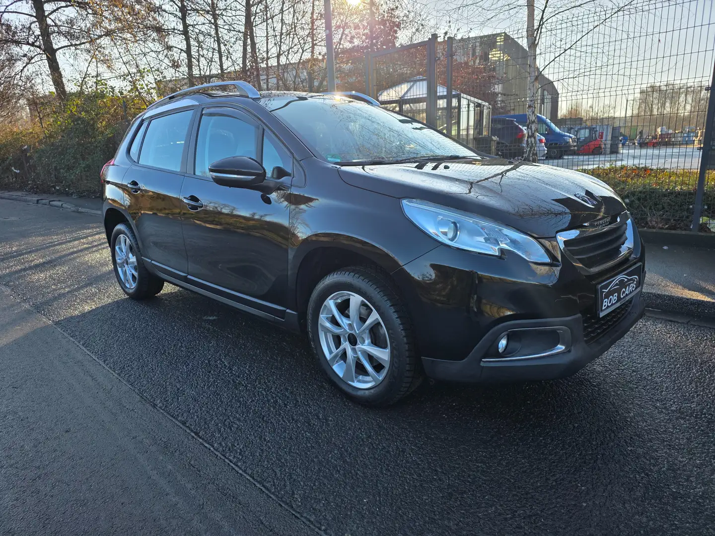 Peugeot 2008 2008 PureTech 110 Stop Noir - 2