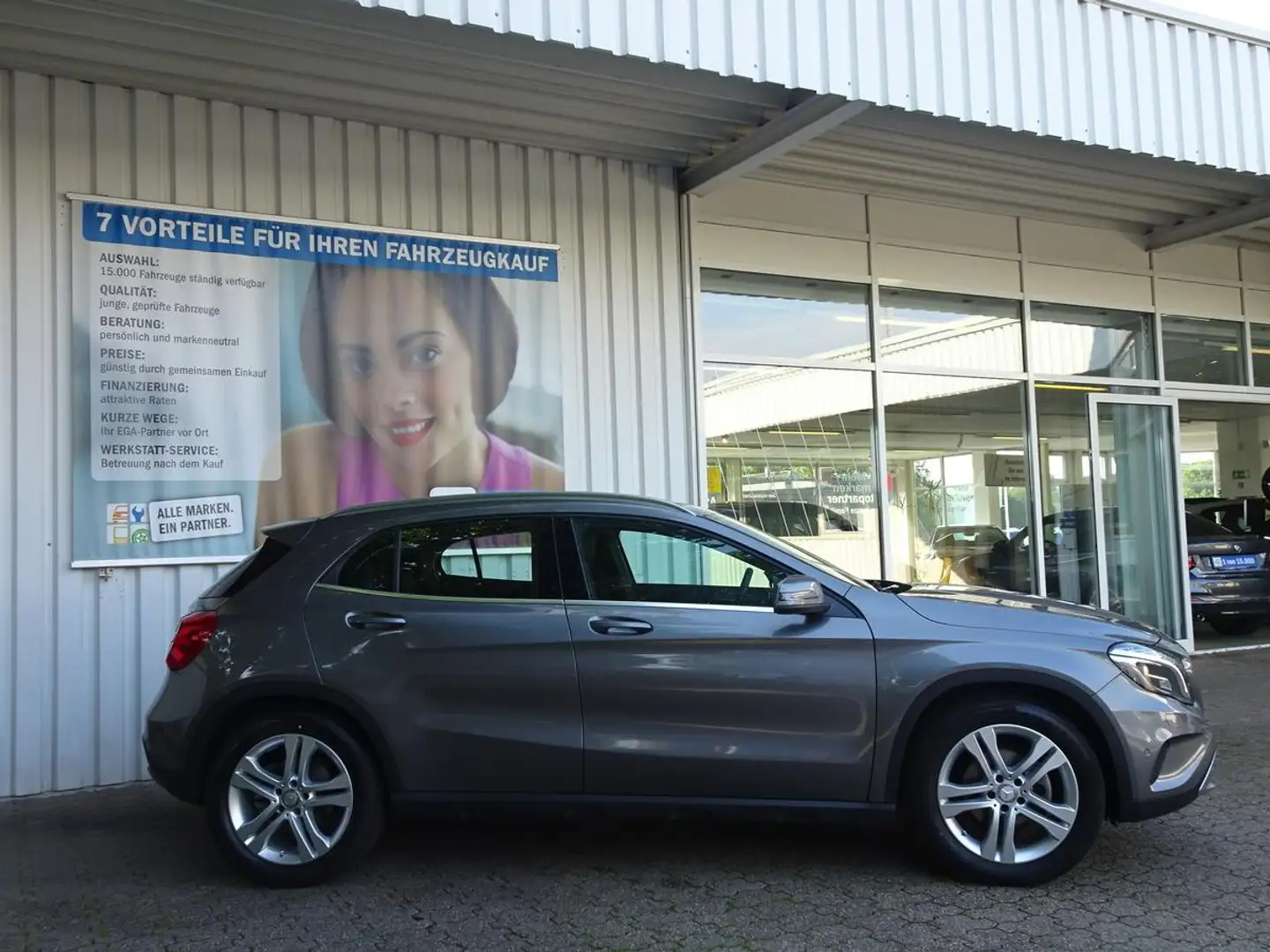 Mercedes-Benz GLA 180 URBAN NAVI BI-XENON PTS AKT SITZHZ ALU XENON Grigio - 2