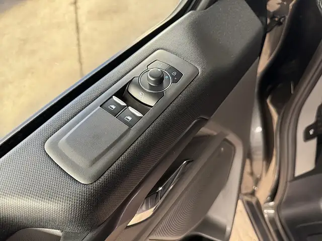 Ford Tourneo Custom Bus 2.5 PHEV 340 L1H1 Titanium X Aut. / 8 Sitze... Ansicht 26