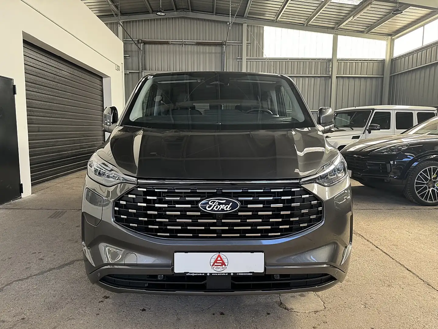 Ford Tourneo Custom Bus 2.5 PHEV 340 L1H1 Titanium X Aut. / 8 Sitze... Grau - 2