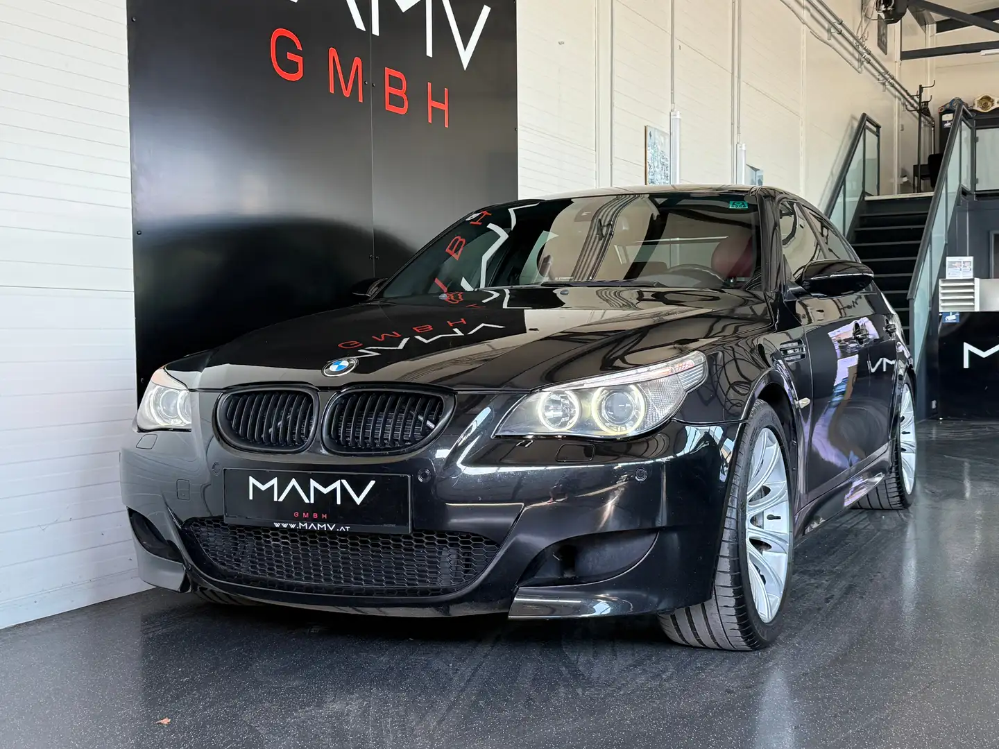 BMW M5 E60 V10 SMG2 Finanzierung Schwarz - 1