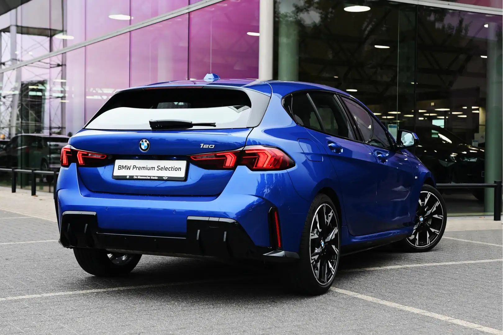 BMW 120 1 Serie M Sport Automaat / Sportstoelen / Achterui Bleu - 2