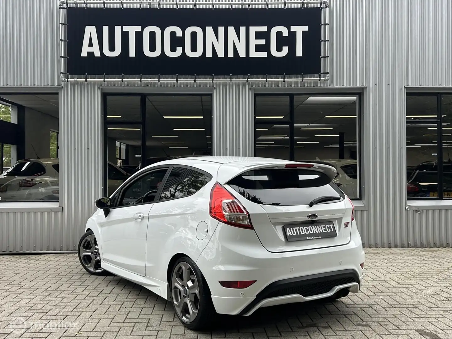 Ford Fiesta 1.6 ST 182 PK NAVI, CAMERA, AIRCO Weiß - 2