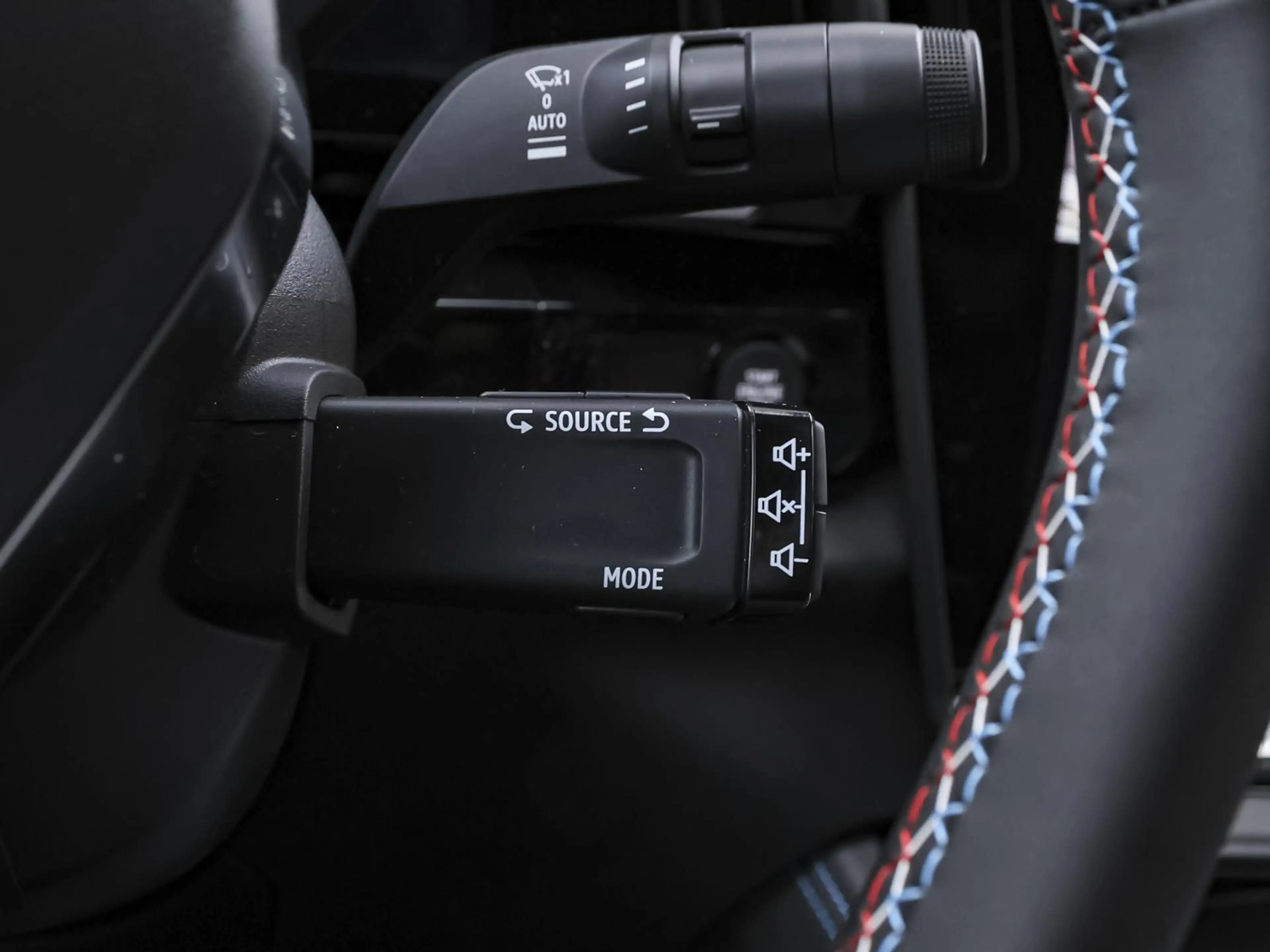 Renault Rafale Esprit Alpine Plug-in Hybrid 300 4x4 GJR — photo 15