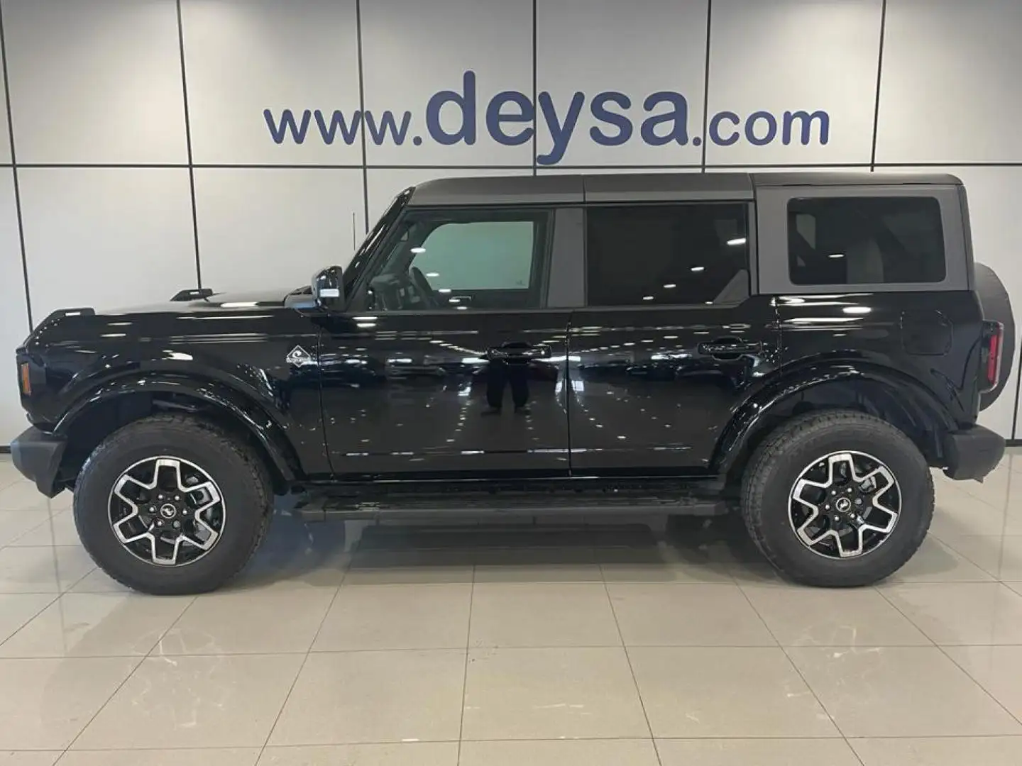 Ford Bronco Outer Banks 2.7 EcoBoost V6 335CV 4x4 In Zwart - 2