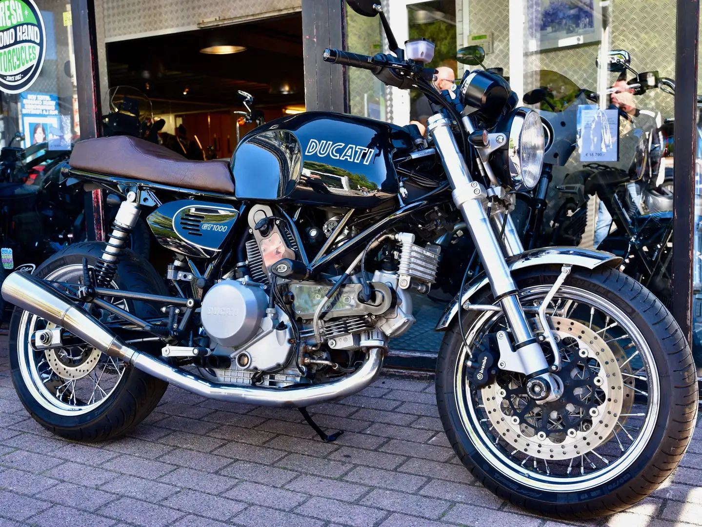 Ducati 1000 GT Schwarz - 1