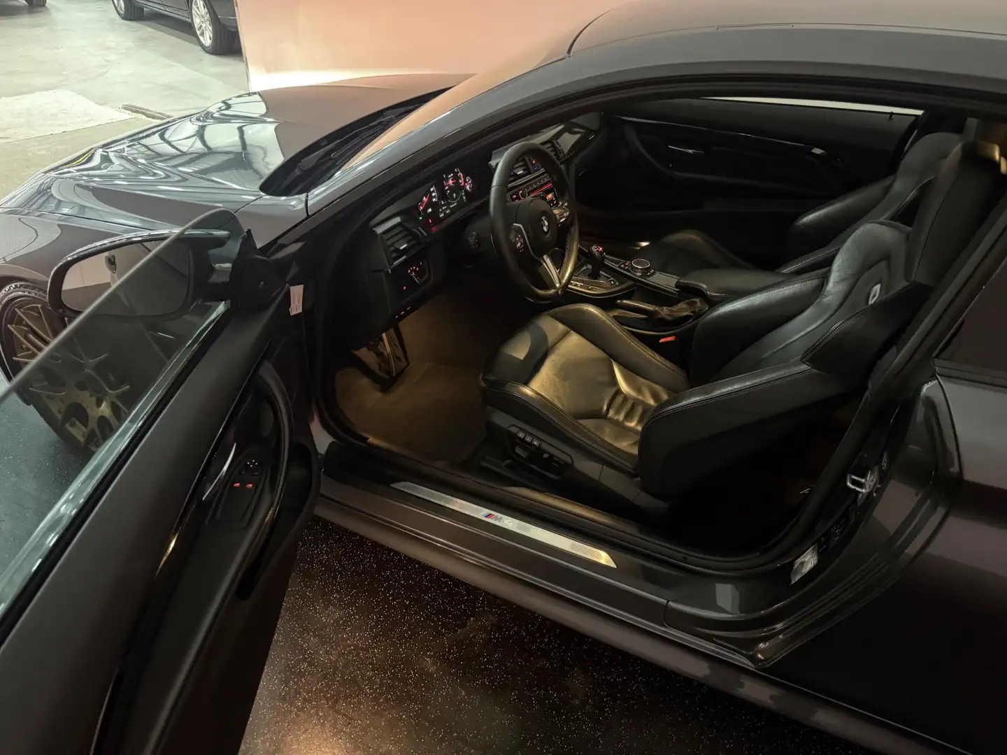 BMW M4 4-serie Coupé Carbon / Akrapovic Grau - 2