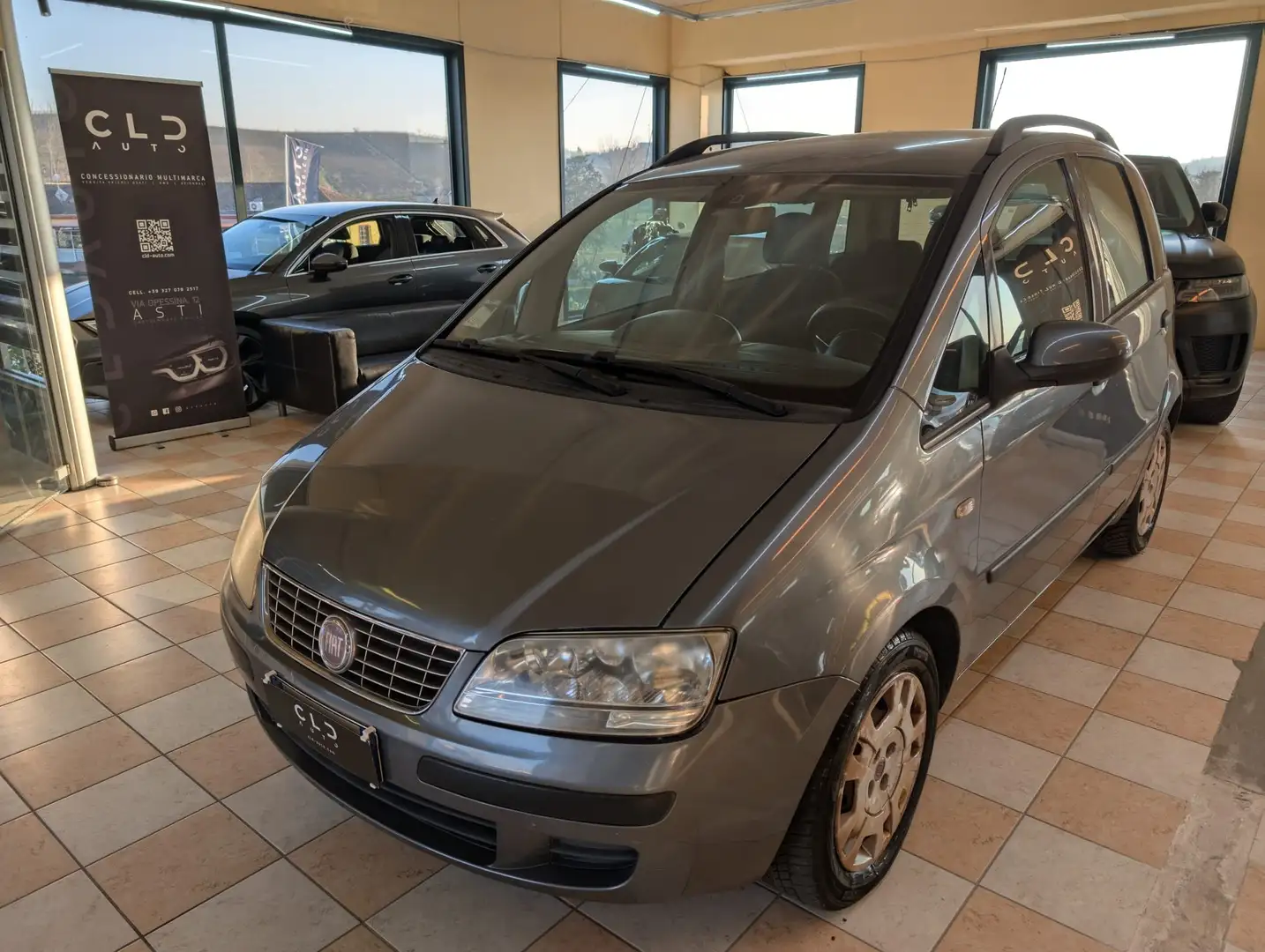 Fiat Idea 1.3 mjt 16v Dynamic Grau - 2