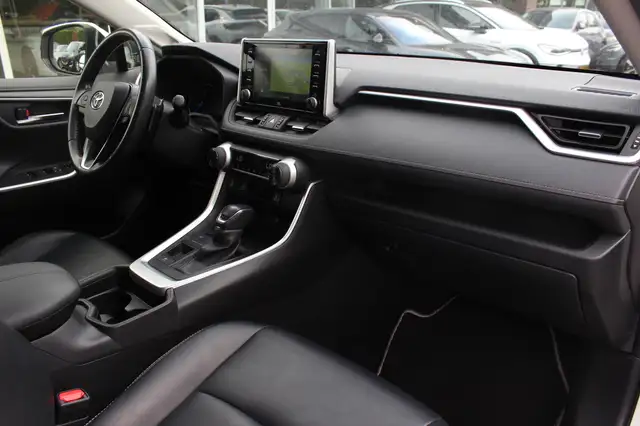Toyota RAV4 view 13