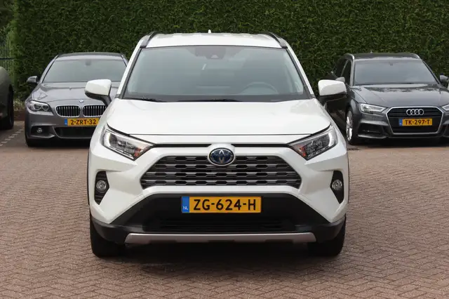 Toyota RAV4 view 8