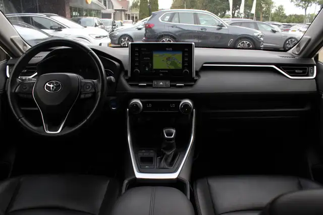 Toyota RAV4 view 2