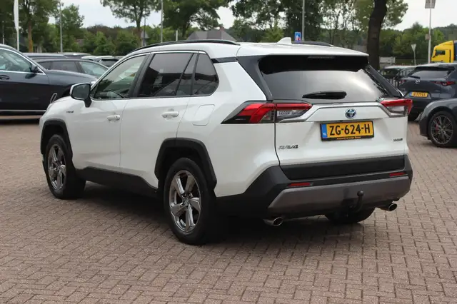 Toyota RAV4 view 3