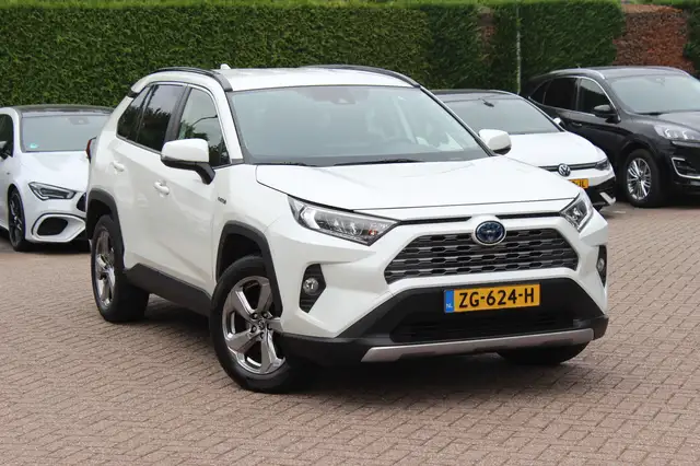 2019 Toyota RAV4 in White for sale