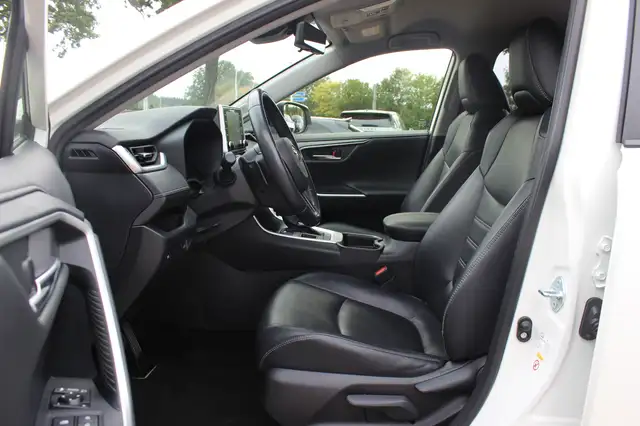 Toyota RAV4 view 10
