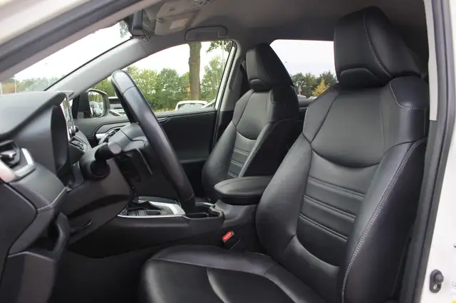 Toyota RAV4 view 4