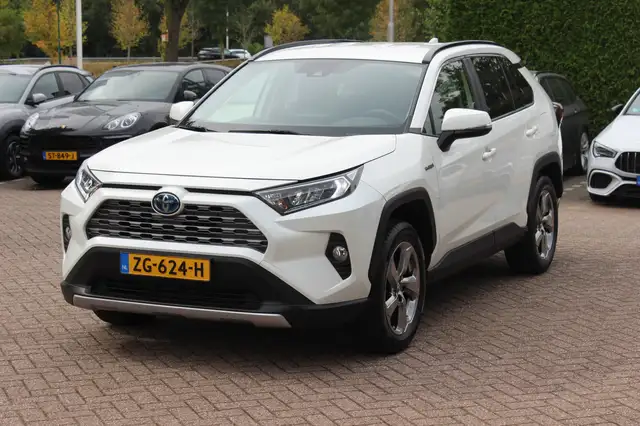 Toyota RAV4 view 6