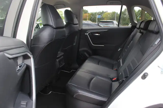 Toyota RAV4 view 11