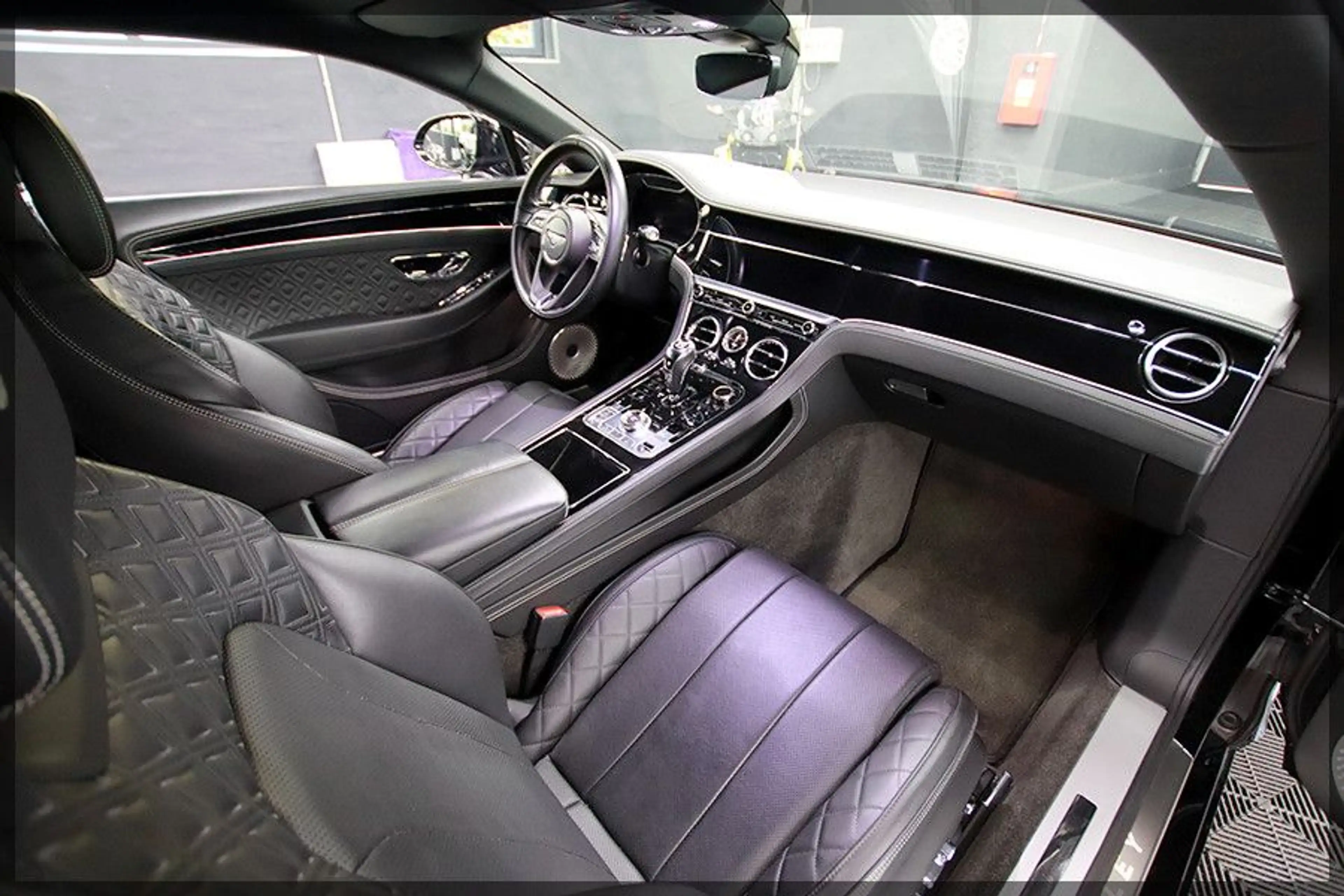 Bentley Continental GT 6.0 W12 4WD DCT CAM / PDC / MWST — photo 9
