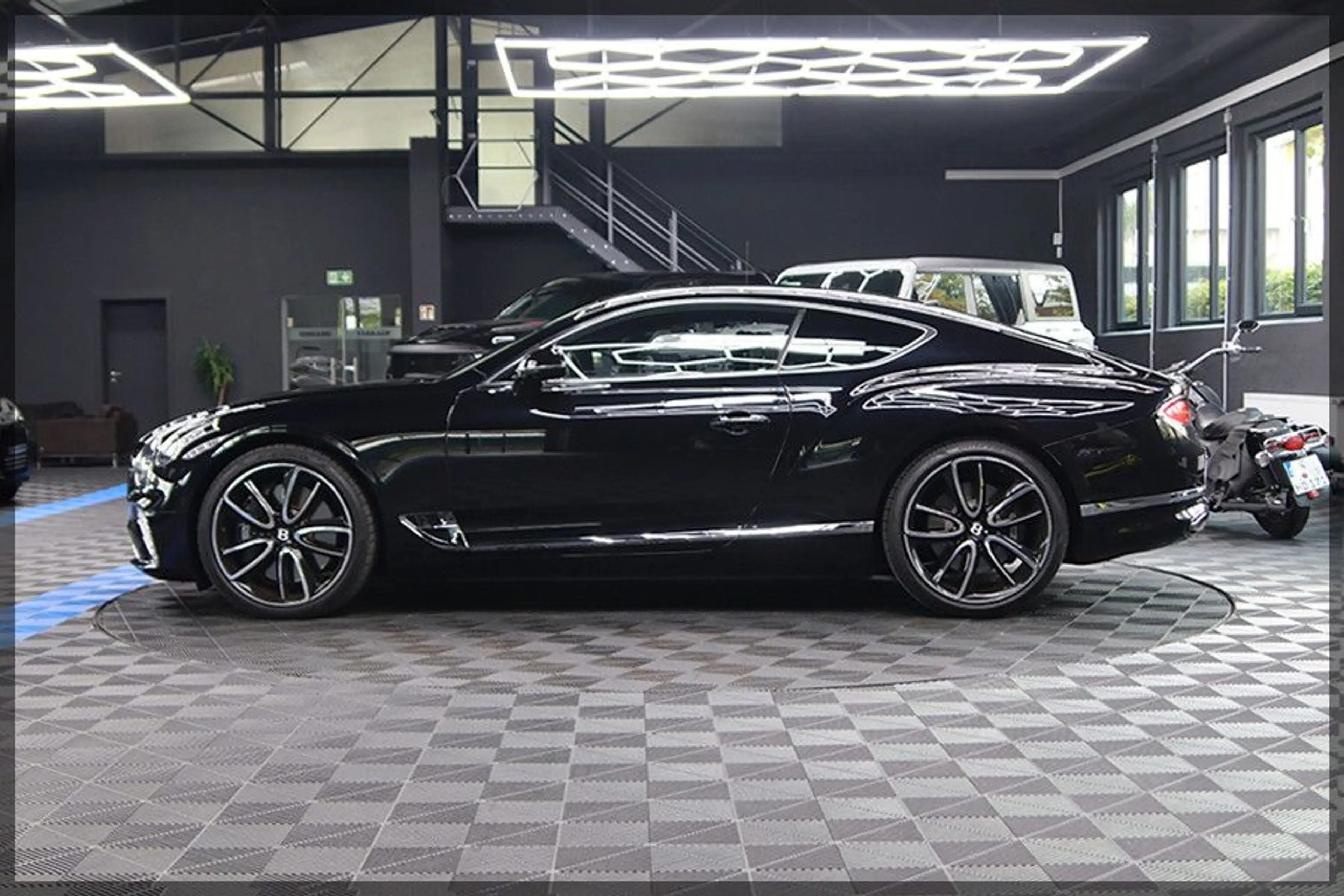 Bentley Continental GT 6.0 W12 4WD DCT CAM / PDC / MWST — photo 8