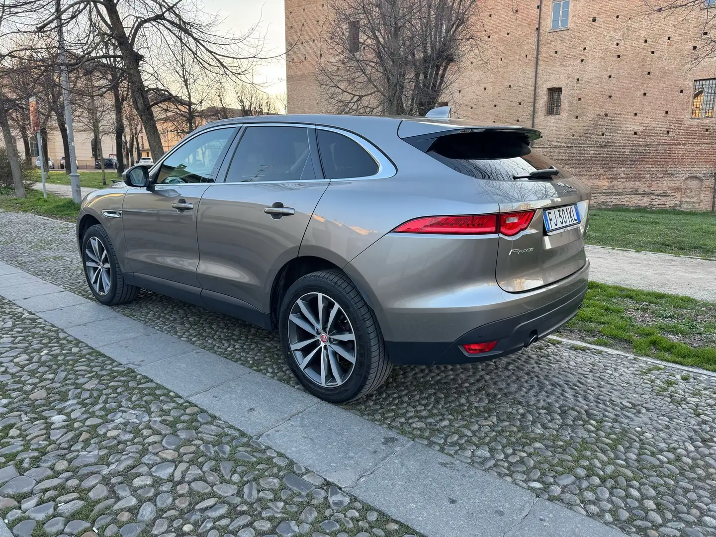 Jaguar F-Pace 2.0d i4 Portfolio awd 240cv auto my18 - 1