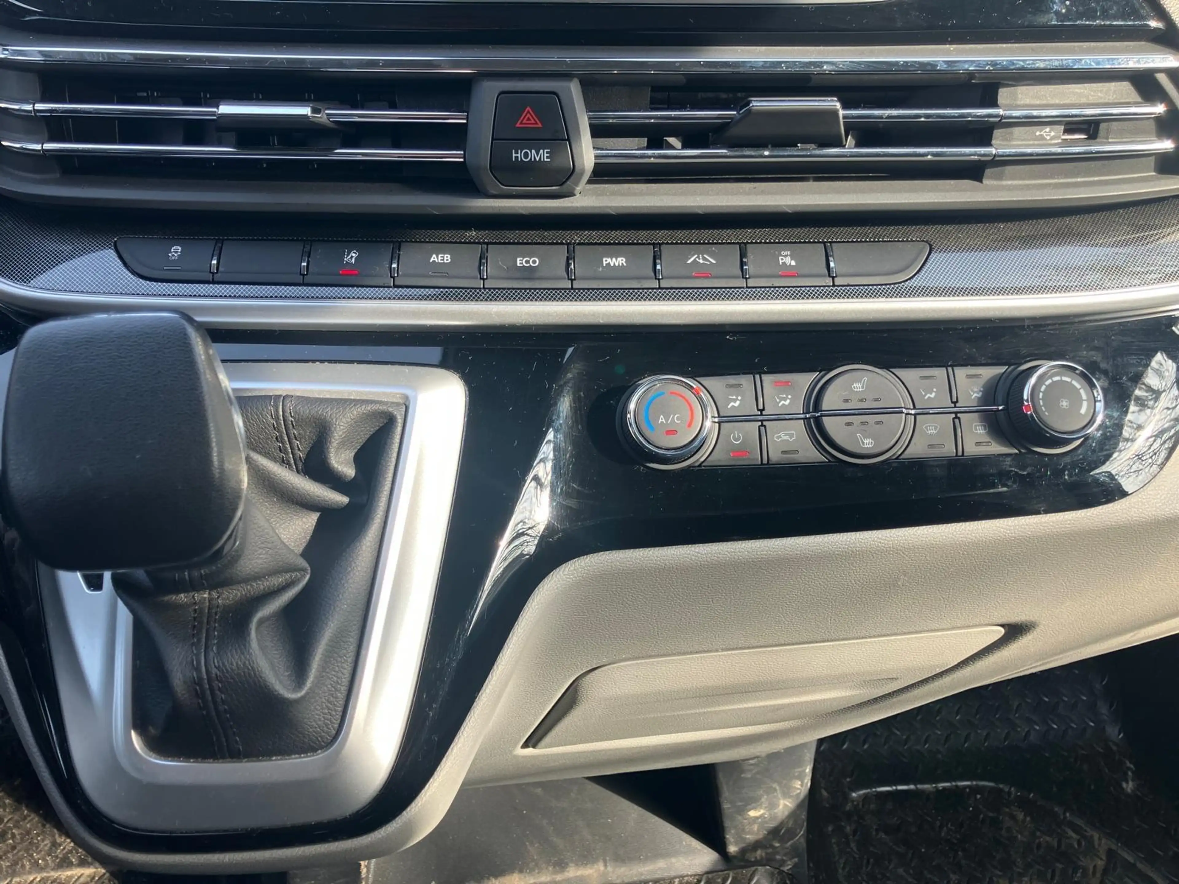 Maxus eDeliver 9 L3H3 89kWh N1 — photo 12