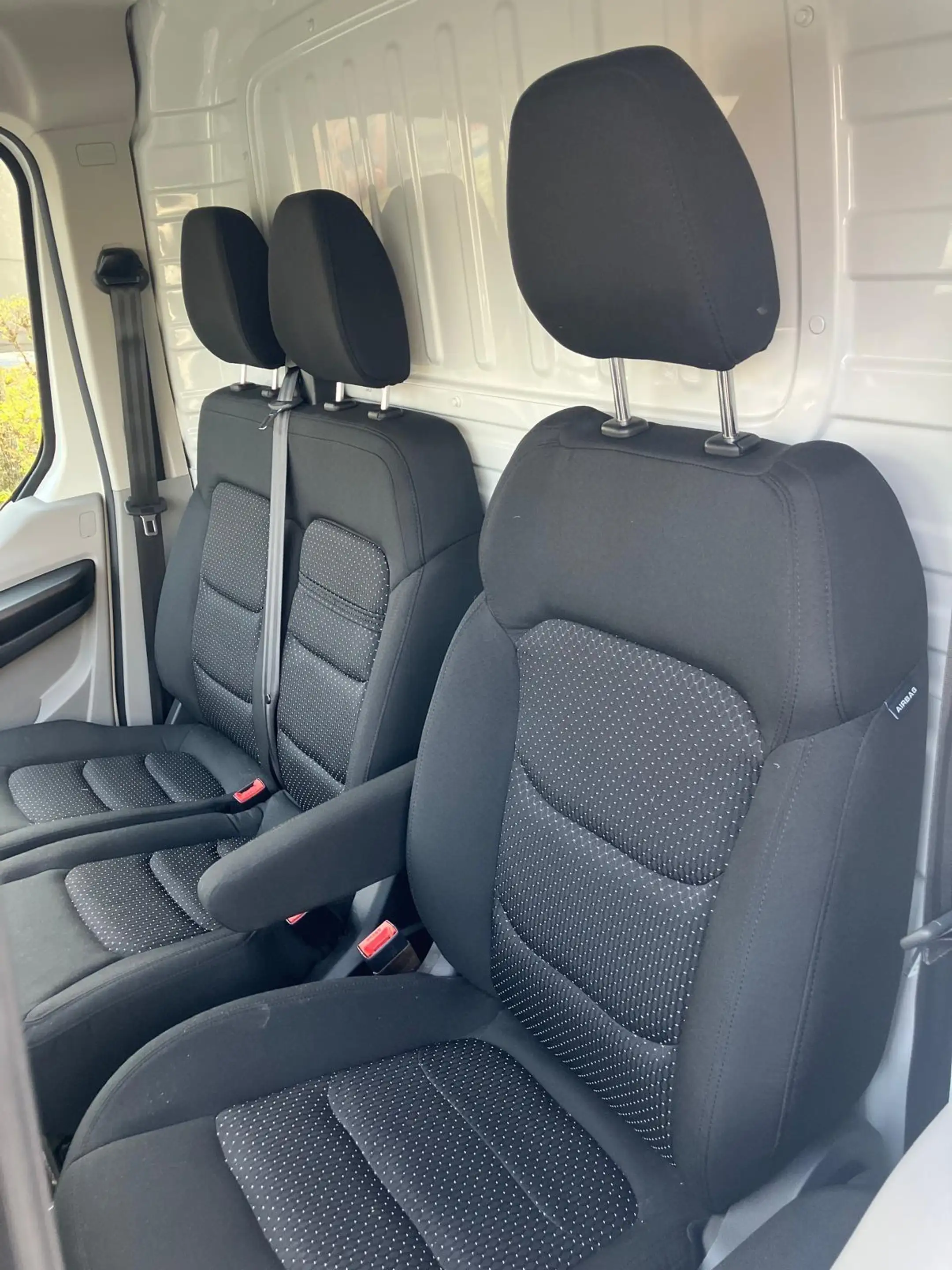 Maxus eDeliver 9 L3H3 89kWh N1 — photo 8