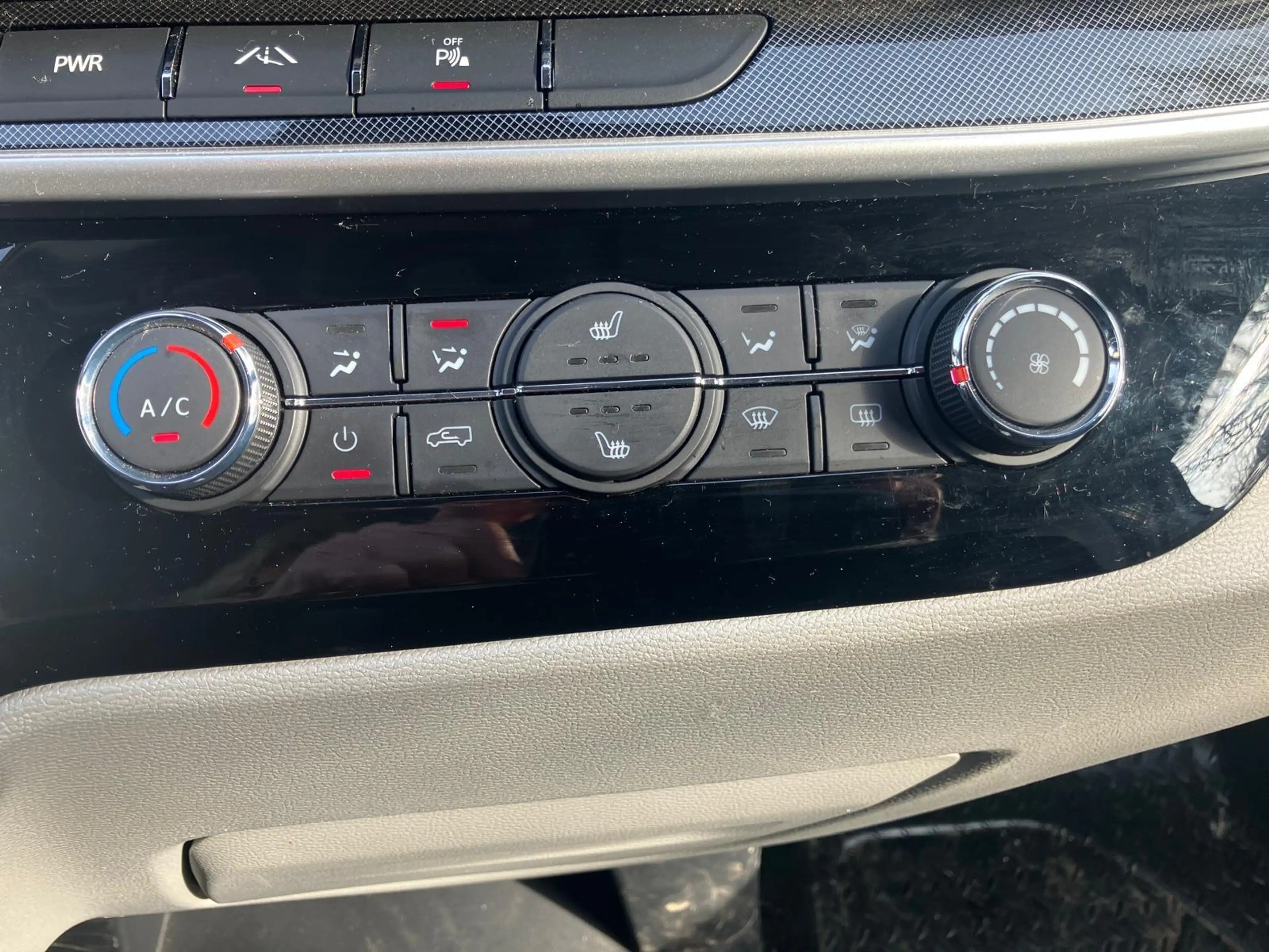 Maxus eDeliver 9 L3H3 89kWh N1 — photo 13