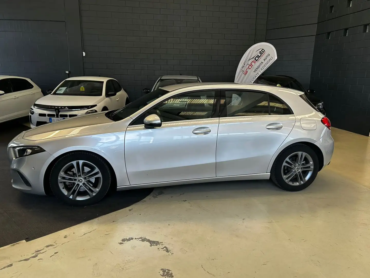 Mercedes-Benz A 180 A 180 d Automatic 4p. Executive Grigio - 2
