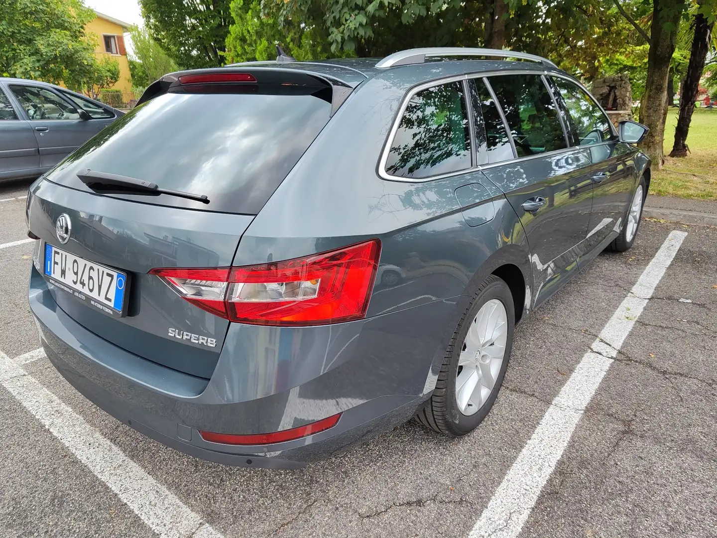 Skoda Superb Wagon 1.6 tdi Executive dsg - 2