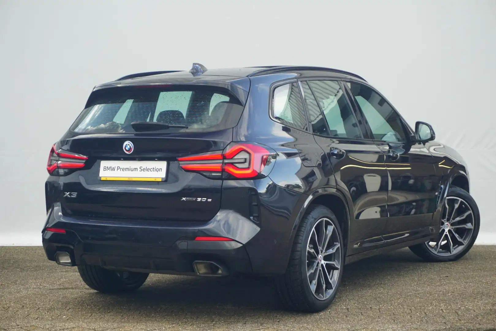 BMW X3 xDrive30e High Executive M Sportpakket 20'' / Pano Zwart - 2