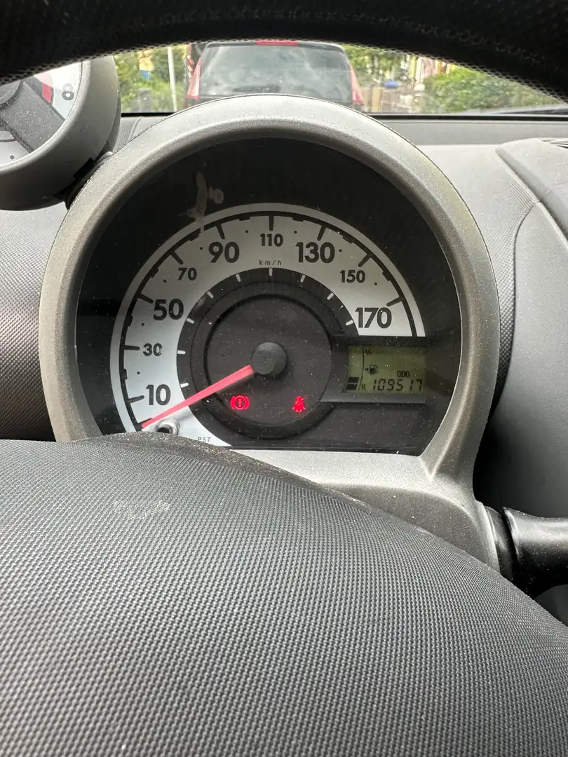 Peugeot 107 107 1.0-12V XR Zwart - 1