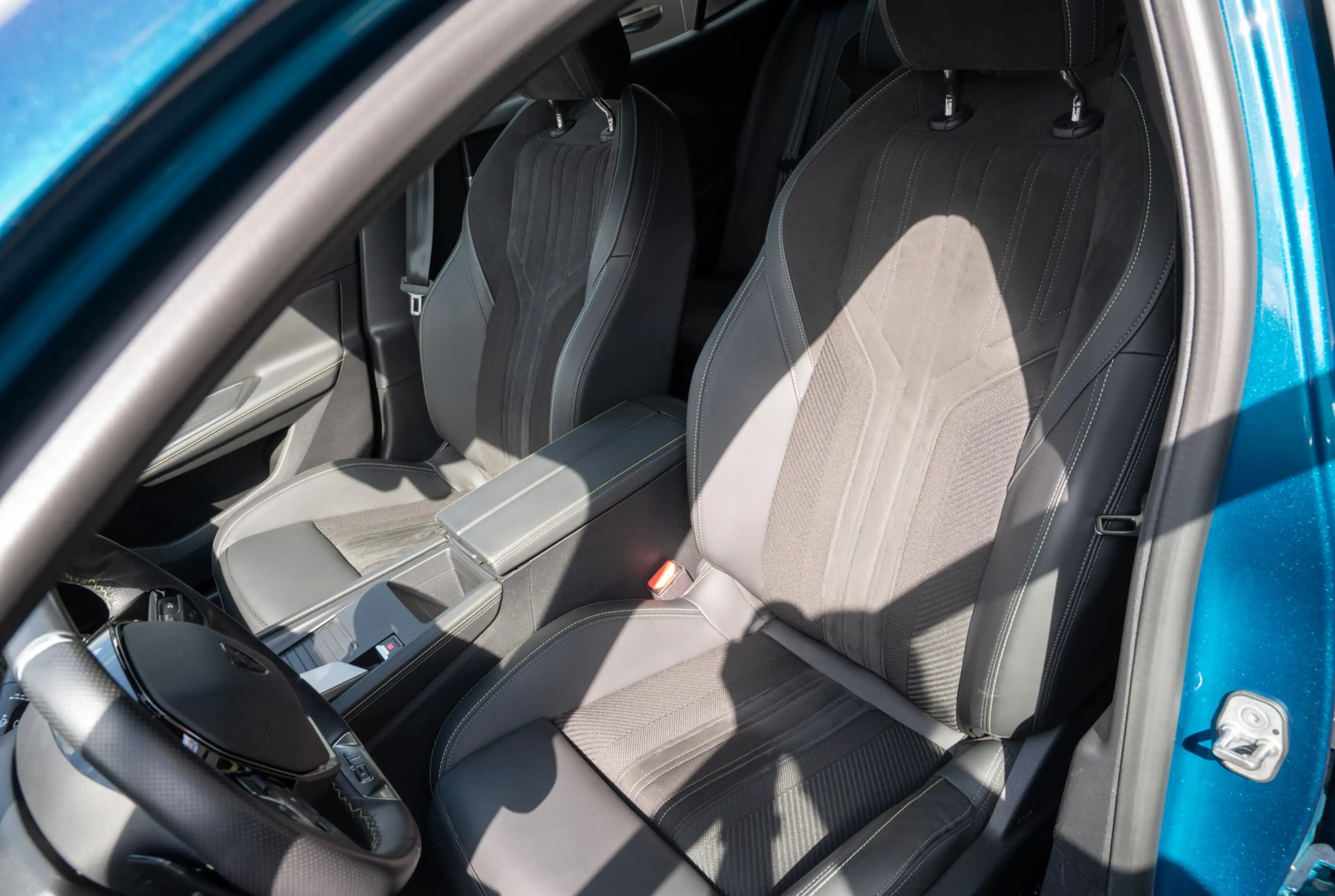 Peugeot 408 GT 1.2 PureTech 130 EAT8 *GW-TOP-DEAL* — photo 7