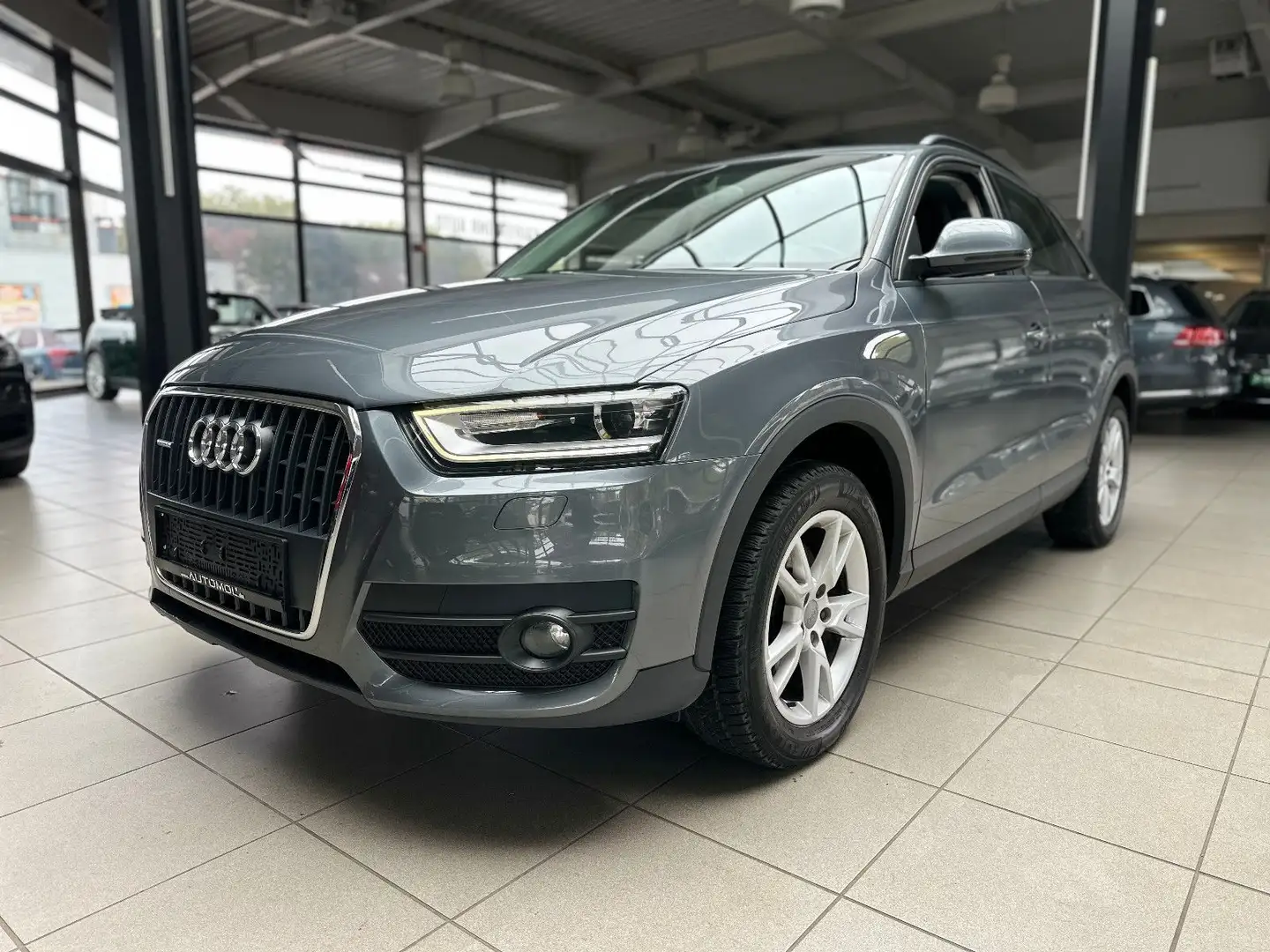 Audi Q3 2.0 TFSI quattro,*NAVI*AHK*Allwetter* Grijs - 1