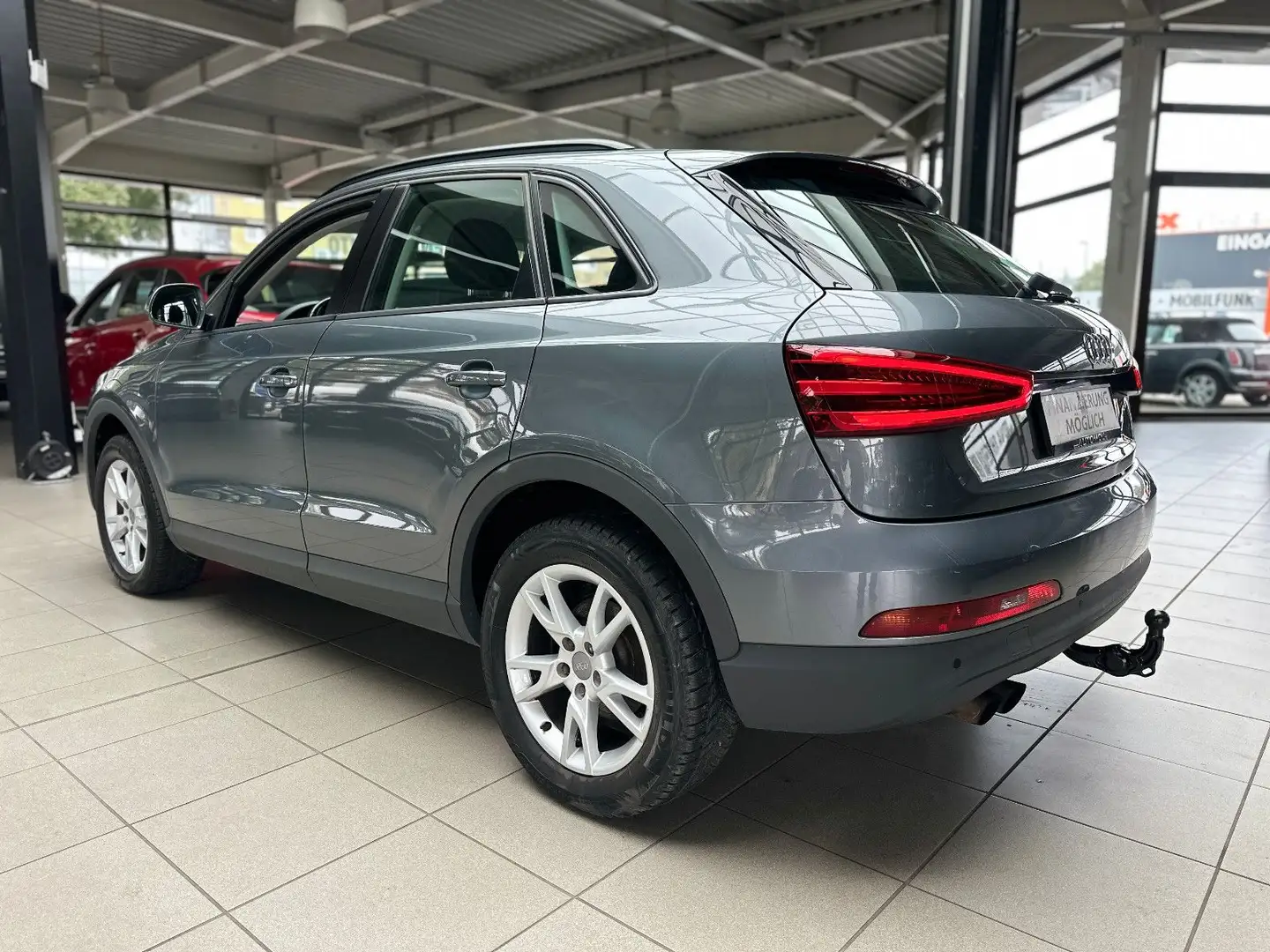Audi Q3 2.0 TFSI quattro,*NAVI*AHK*Allwetter* Grijs - 2
