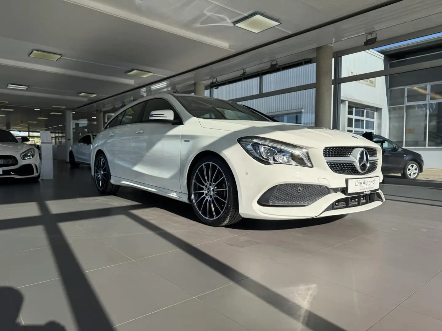 Mercedes-Benz CLA 180 Shooting Brake DTC EDITON NAVI LED R-KAM Weiß - 2
