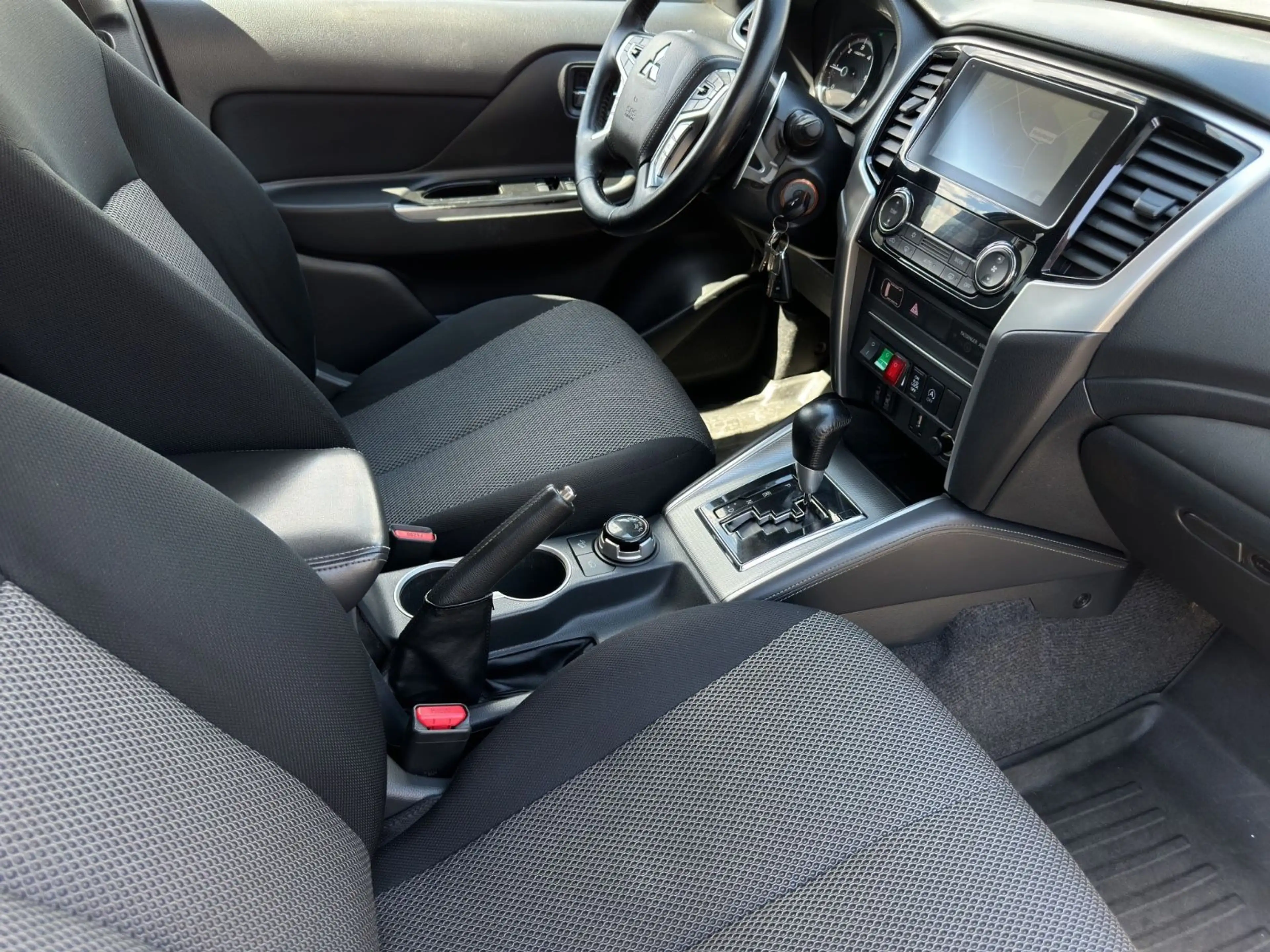 Mitsubishi L200 Plus Doppelkabine 4WD Navi Automatik — photo 15