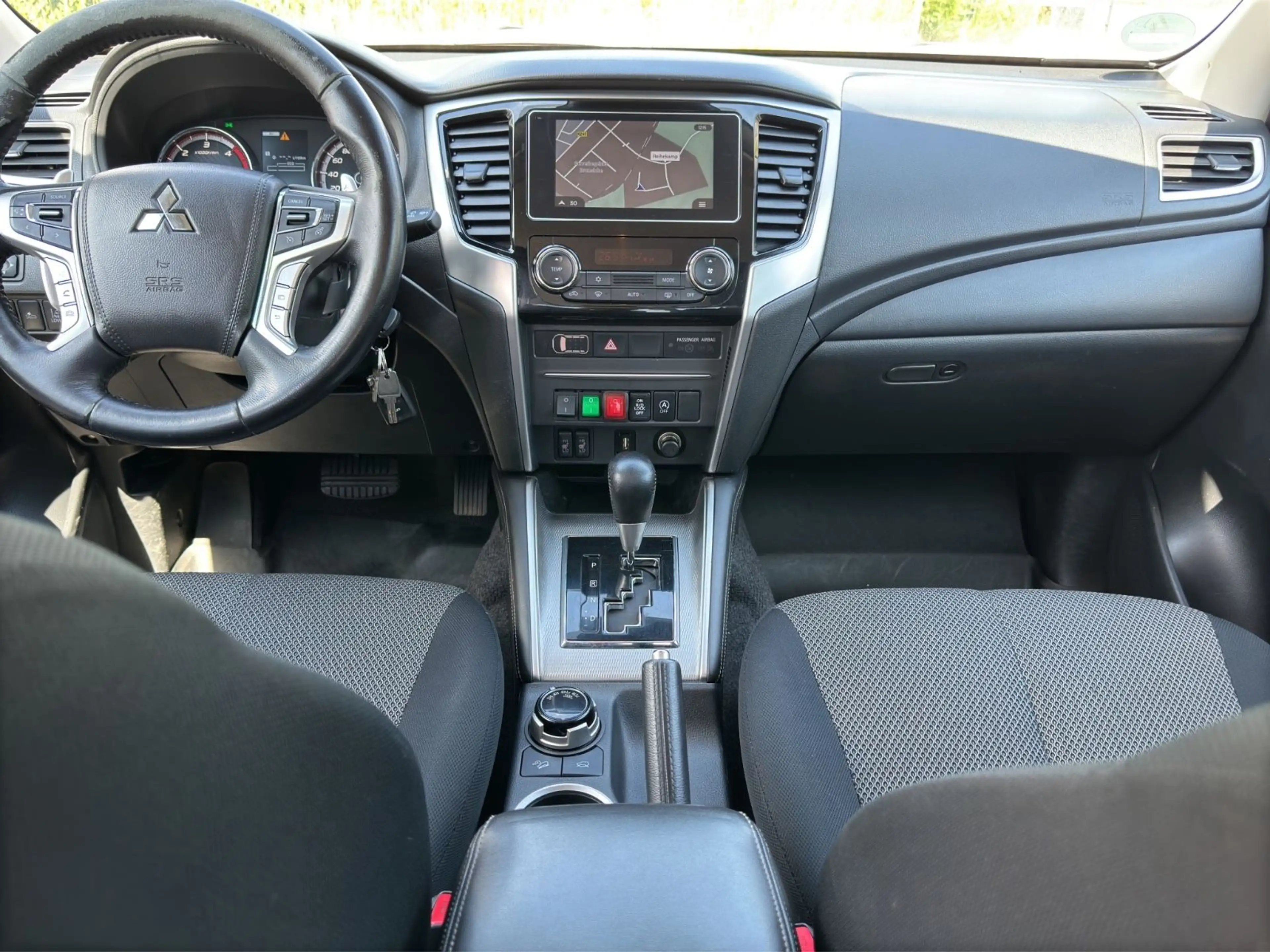 Mitsubishi L200 Plus Doppelkabine 4WD Navi Automatik — photo 9