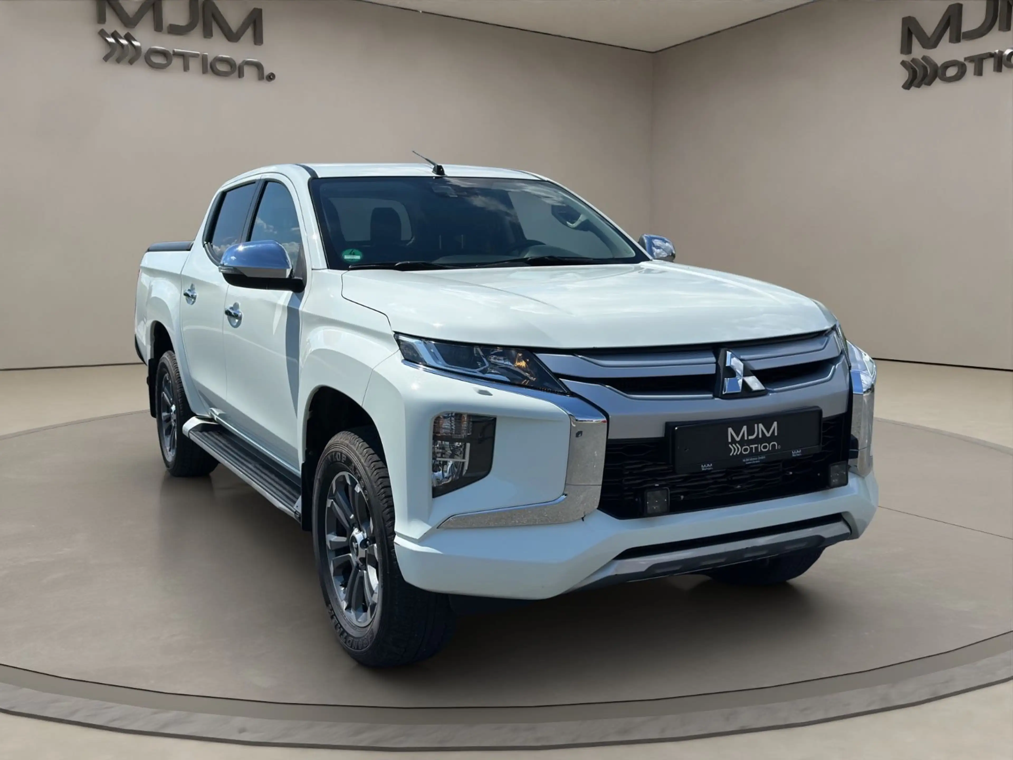 Mitsubishi L200 Plus Doppelkabine 4WD Navi Automatik