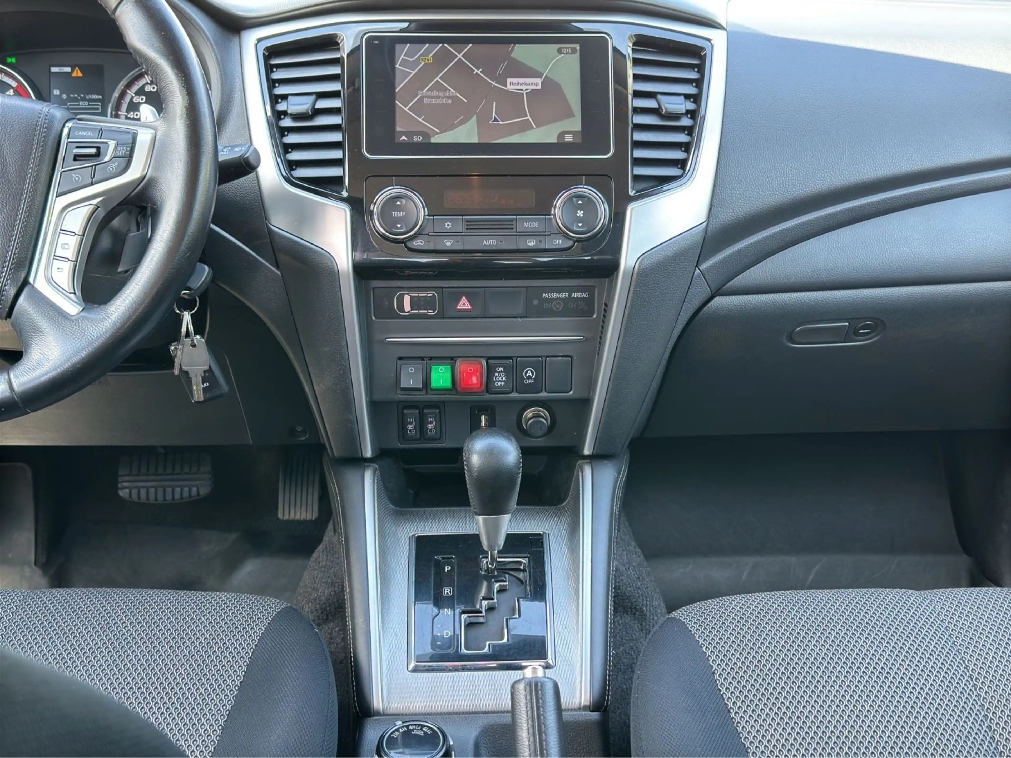 Mitsubishi L200 Plus Doppelkabine 4WD Navi Automatik — photo 11