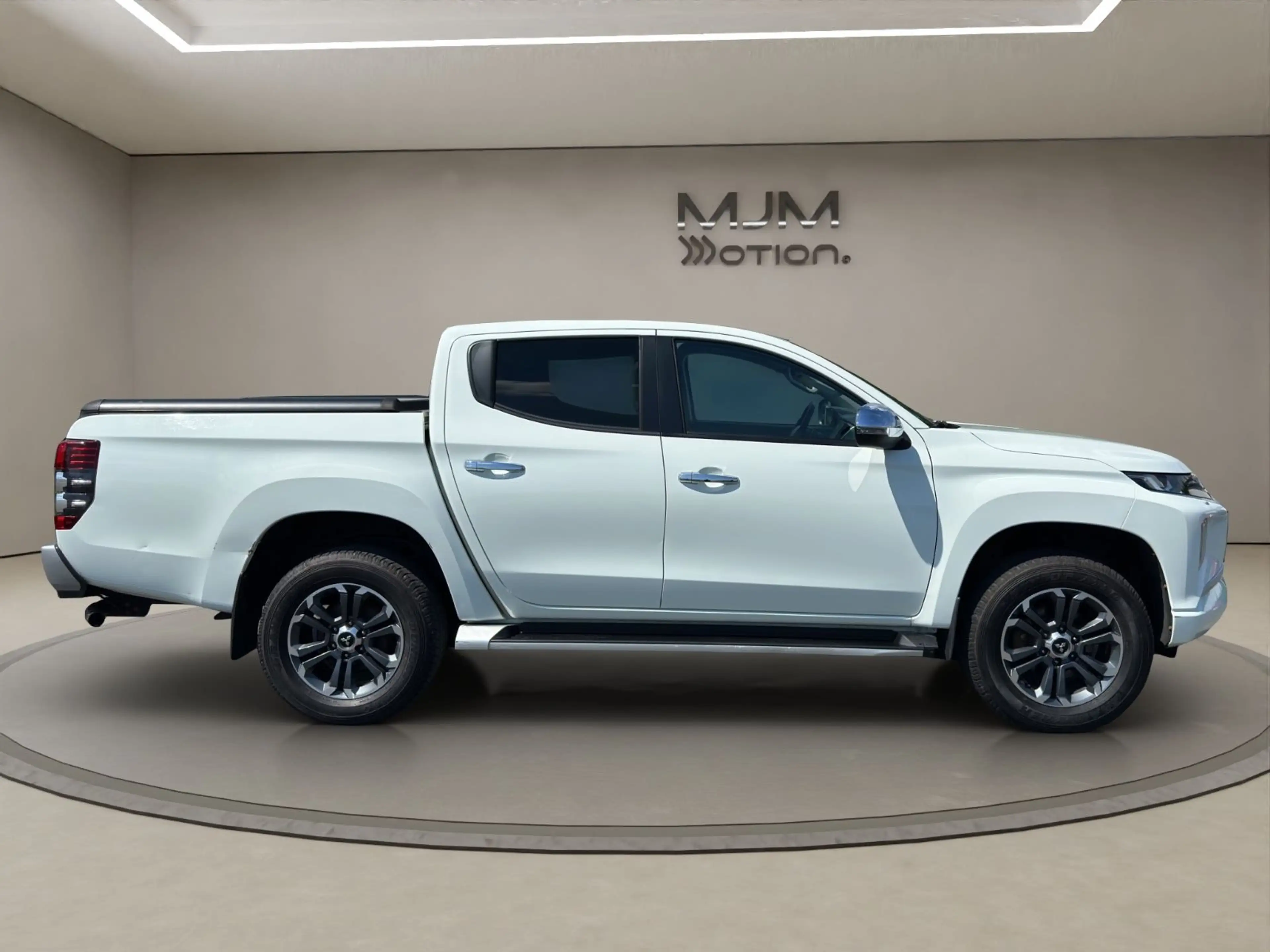 Mitsubishi L200 Plus Doppelkabine 4WD Navi Automatik — photo 2