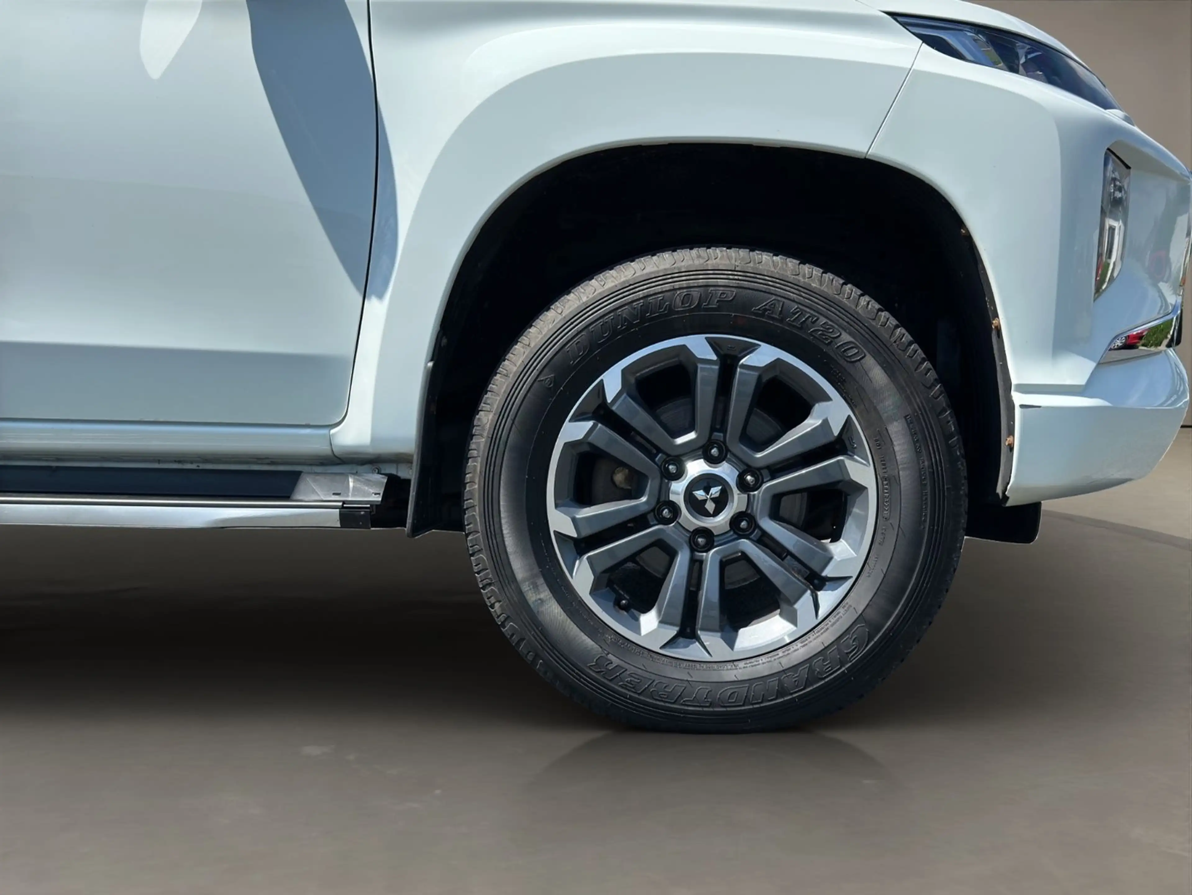 Mitsubishi L200 Plus Doppelkabine 4WD Navi Automatik — photo 8