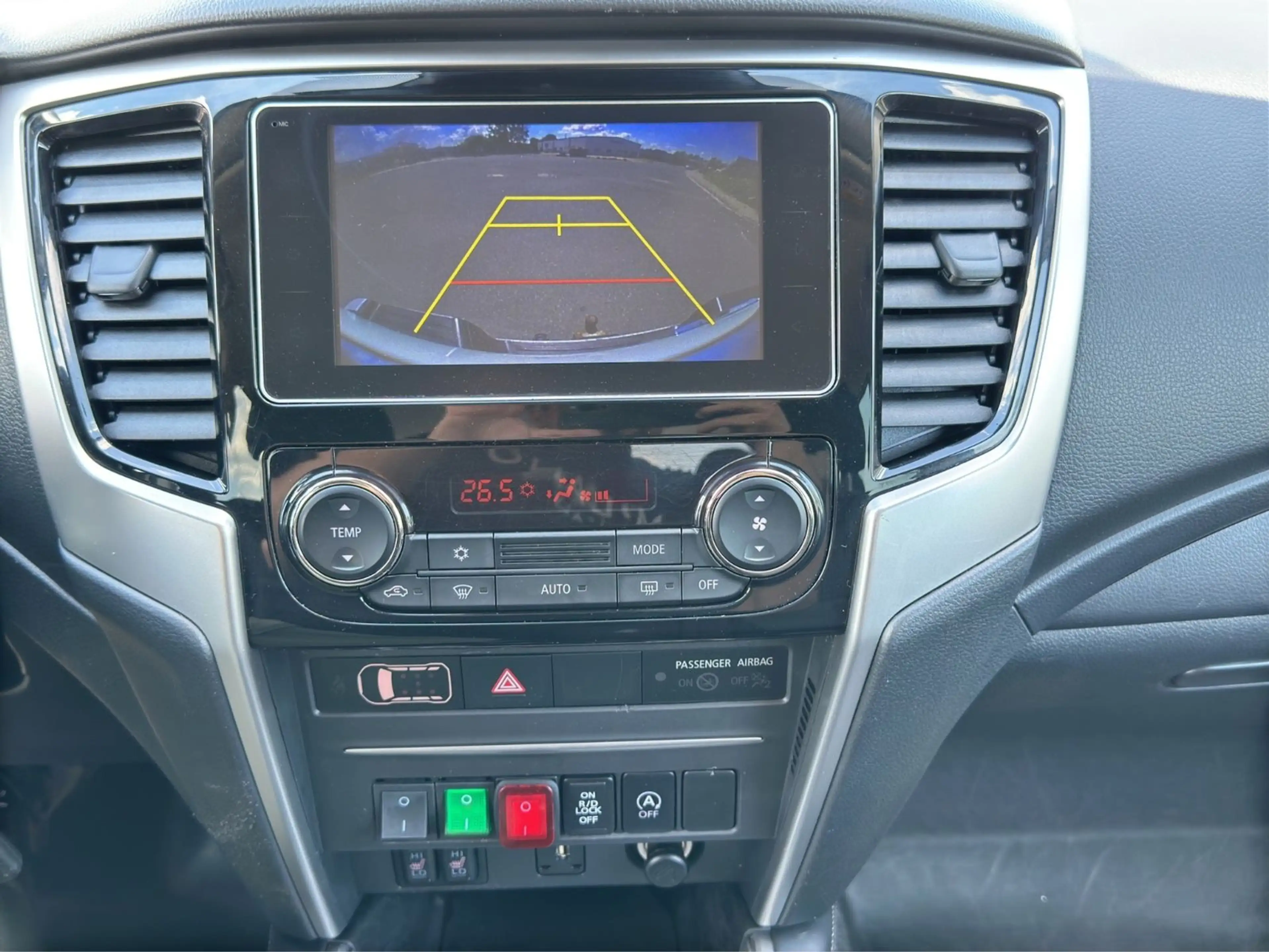 Mitsubishi L200 Plus Doppelkabine 4WD Navi Automatik — photo 12