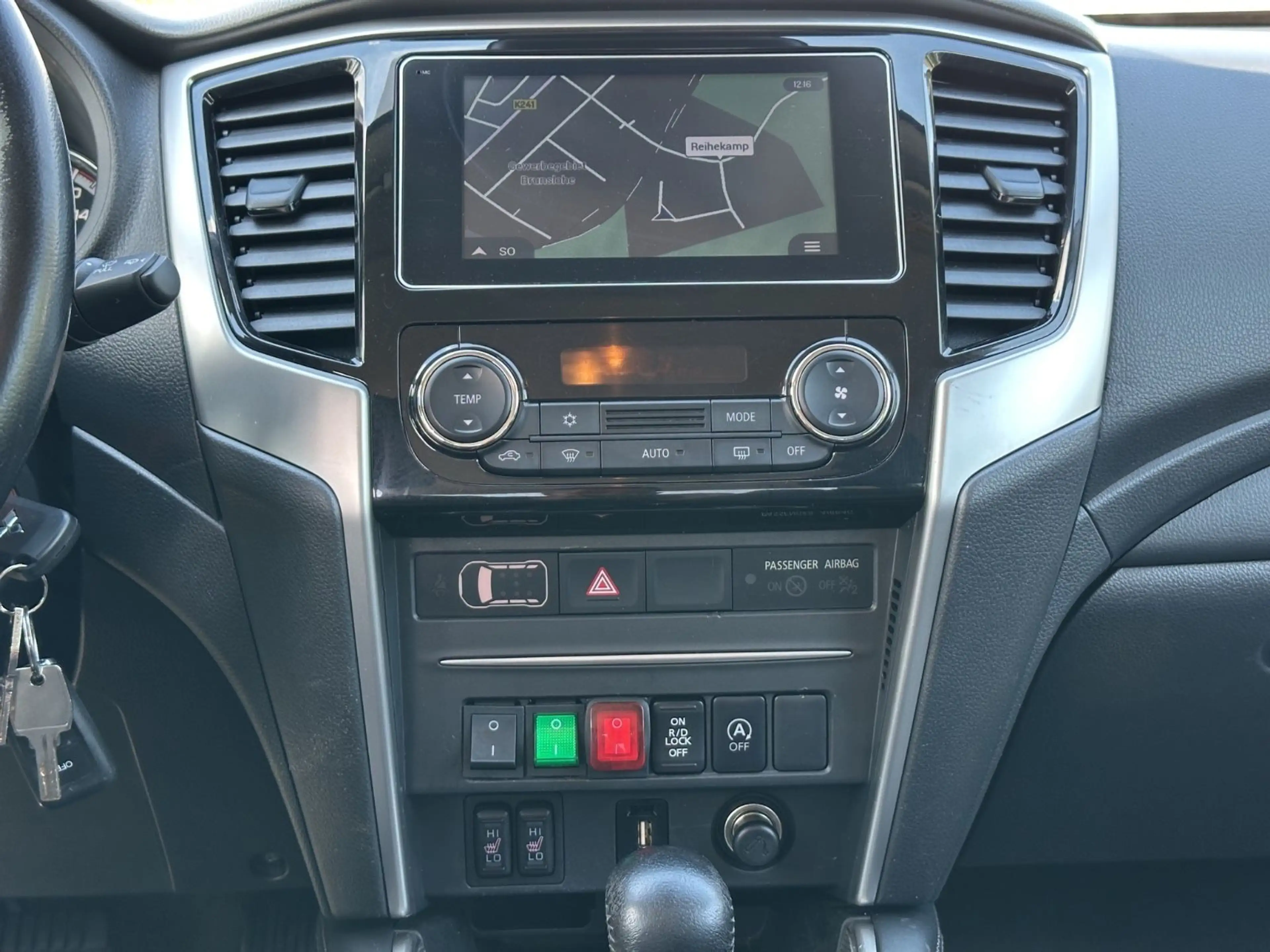 Mitsubishi L200 Plus Doppelkabine 4WD Navi Automatik — photo 13