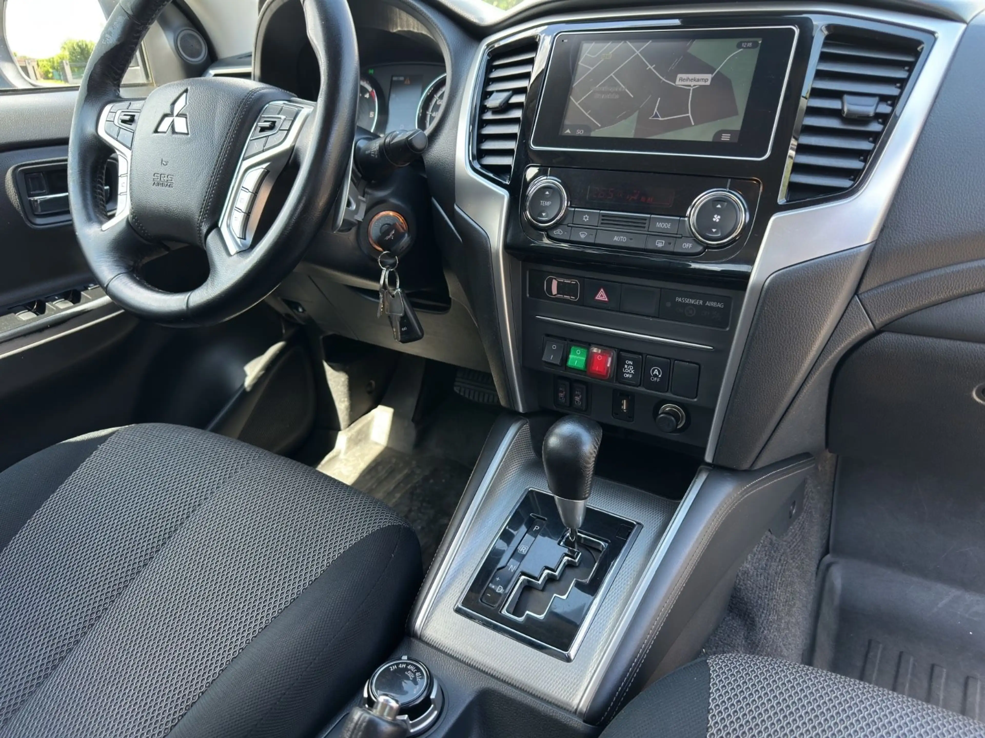 Mitsubishi L200 Plus Doppelkabine 4WD Navi Automatik — photo 10