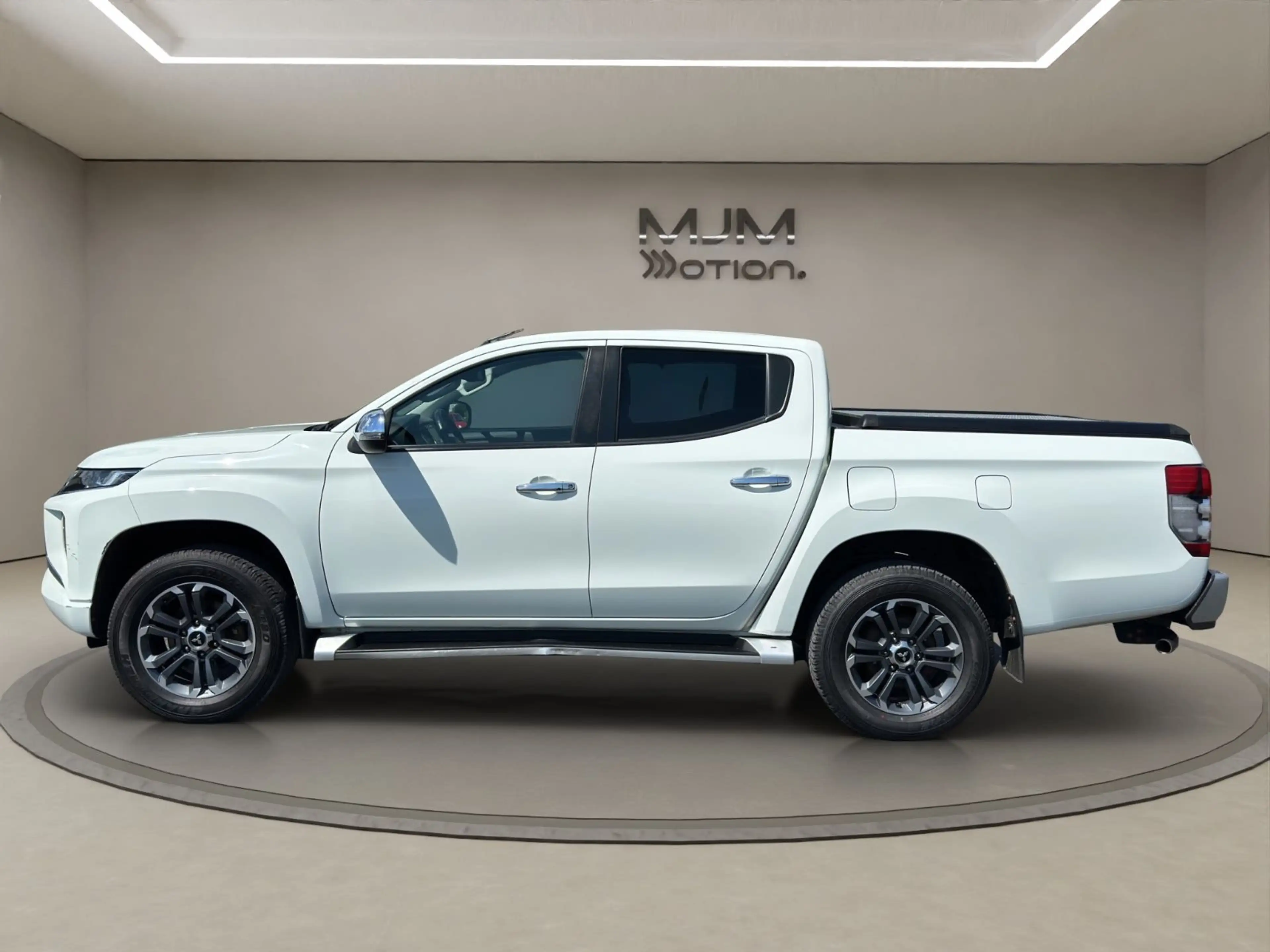 Mitsubishi L200 Plus Doppelkabine 4WD Navi Automatik — photo 4