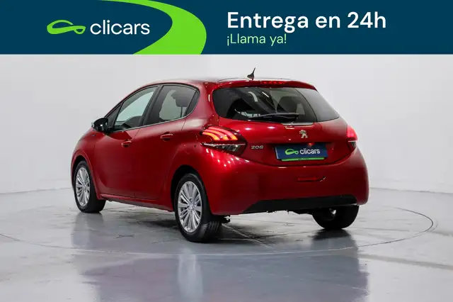 Peugeot 208 view 9