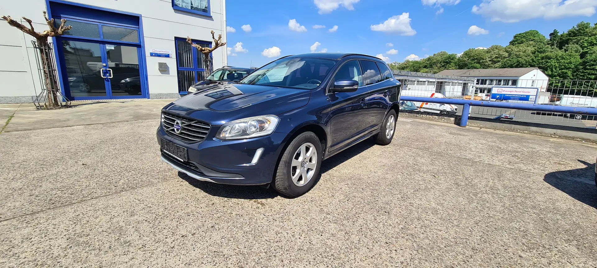 Volvo XC60 Momentum Bleu - 1
