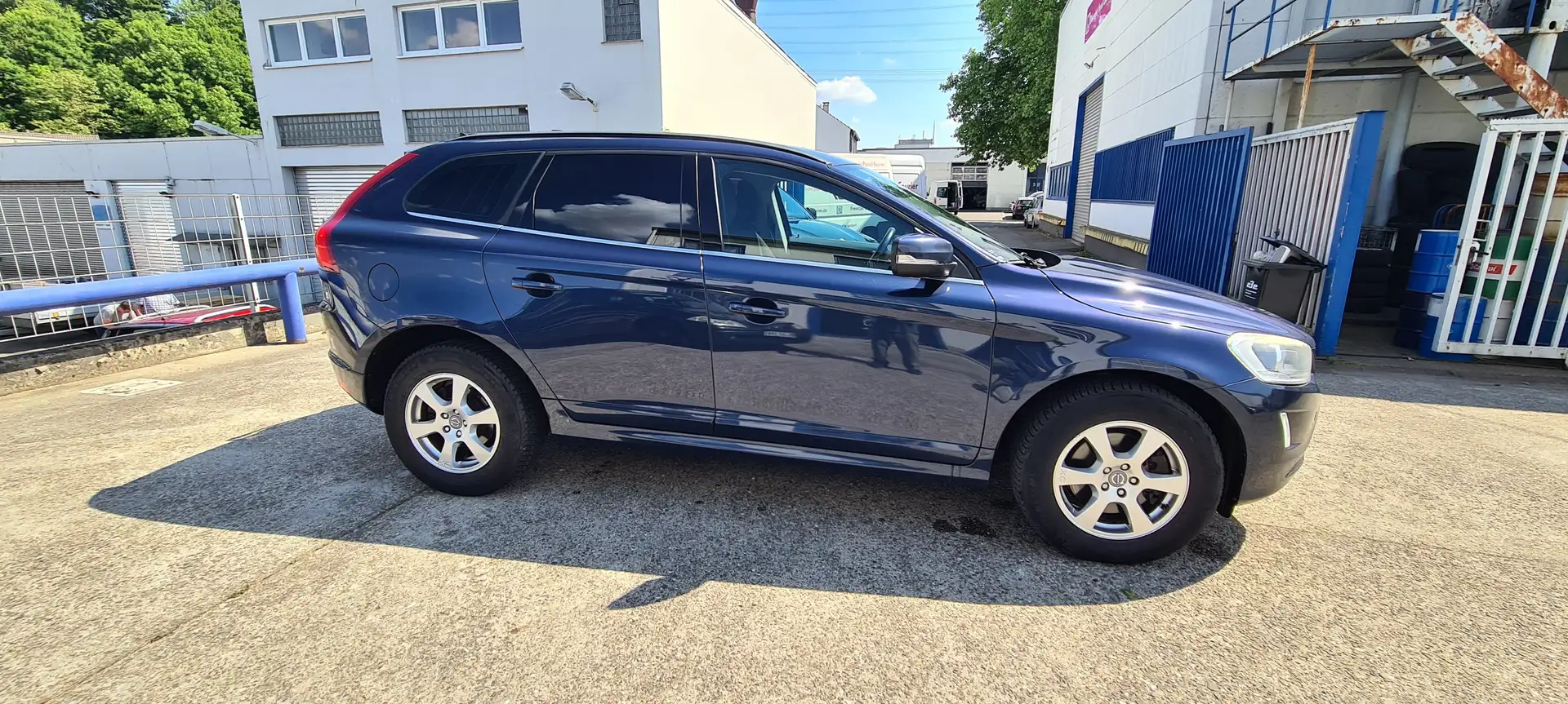 Volvo XC60 Momentum Bleu - 2